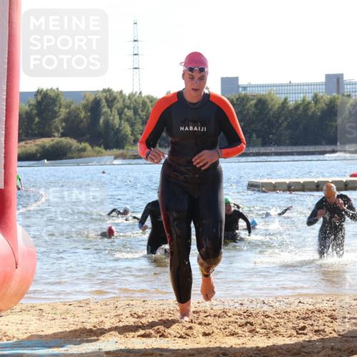 07.09.2025 - 19. Norderstedt Triathlon Luisa Fischer http://msf.ph/oto/8753031 07.09.2025 15:36:26 Schwimmen 1074, 1593 meine-sportfotos.de