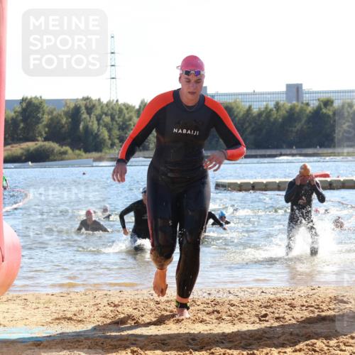 07.09.2025 - 19. Norderstedt Triathlon Luisa Fischer http://msf.ph/oto/8753037 07.09.2025 15:36:26 Schwimmen 1074, 1593 meine-sportfotos.de