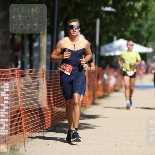 07.09.2025 - 19. Norderstedt Triathlon Michael Strokosch http://msf.ph/oto/8753048 07.09.2025 12:46:57 Laufen 696, 776, 1213 meine-sportfotos.de