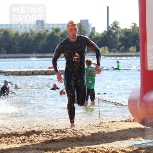 07.09.2025 - 19. Norderstedt Triathlon Luisa Fischer http://msf.ph/oto/8753062 07.09.2025 15:36:30 Schwimmen 1044, 1074, 1087, 1593 meine-sportfotos.de