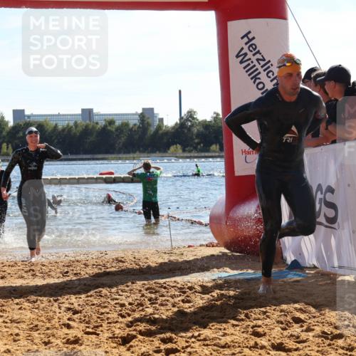 07.09.2025 - 19. Norderstedt Triathlon Luisa Fischer http://msf.ph/oto/8753076 07.09.2025 15:36:31 Schwimmen 1044, 1074, 1087, 1593 meine-sportfotos.de