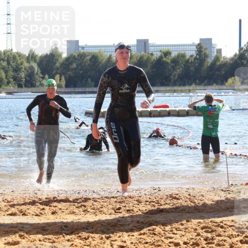 07.09.2025 - 19. Norderstedt Triathlon Luisa Fischer http://msf.ph/oto/8753079 07.09.2025 15:36:32 Schwimmen 1044, 1074, 1087, 1593 meine-sportfotos.de