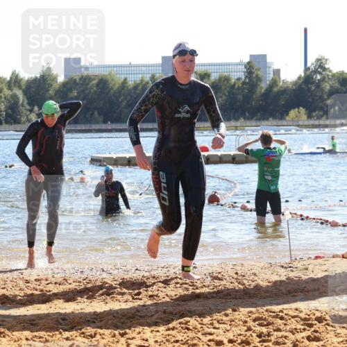 07.09.2025 - 19. Norderstedt Triathlon Luisa Fischer http://msf.ph/oto/8753082 07.09.2025 15:36:32 Schwimmen 1044, 1074, 1087, 1593 meine-sportfotos.de