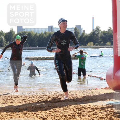 07.09.2025 - 19. Norderstedt Triathlon Luisa Fischer http://msf.ph/oto/8753084 07.09.2025 15:36:32 Schwimmen 1044, 1074, 1087, 1593 meine-sportfotos.de
