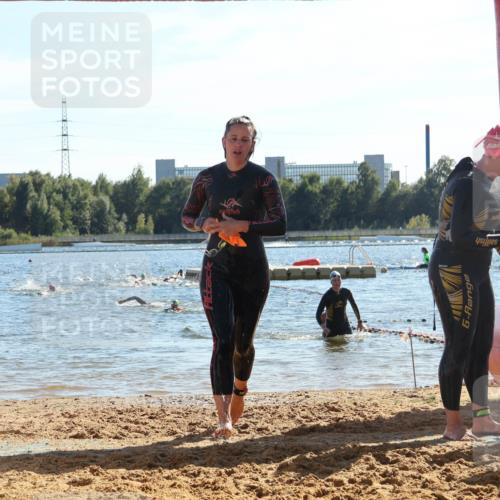 07.09.2025 - 19. Norderstedt Triathlon Luisa Fischer http://msf.ph/oto/8753303 07.09.2025 15:37:03 Schwimmen 1052, 1079, 1090, 1091, 1095 meine-sportfotos.de