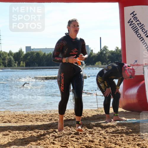 07.09.2025 - 19. Norderstedt Triathlon Luisa Fischer http://msf.ph/oto/8753314 07.09.2025 15:37:04 Schwimmen 1052, 1079, 1090, 1091 meine-sportfotos.de