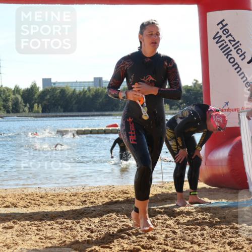 07.09.2025 - 19. Norderstedt Triathlon Luisa Fischer http://msf.ph/oto/8753323 07.09.2025 15:37:04 Schwimmen 1052, 1079, 1090, 1091 meine-sportfotos.de
