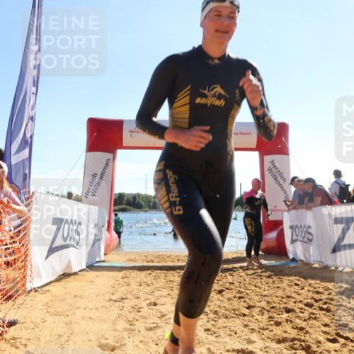 07.09.2025 - 19. Norderstedt Triathlon Luisa Fischer http://msf.ph/oto/8753350 07.09.2025 15:37:14 Schwimmen 1052, 1091, 1096 meine-sportfotos.de