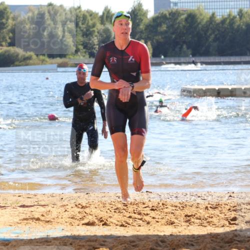 07.09.2025 - 19. Norderstedt Triathlon Luisa Fischer http://msf.ph/oto/8753352 07.09.2025 15:37:22 Schwimmen 1096, 1100 meine-sportfotos.de