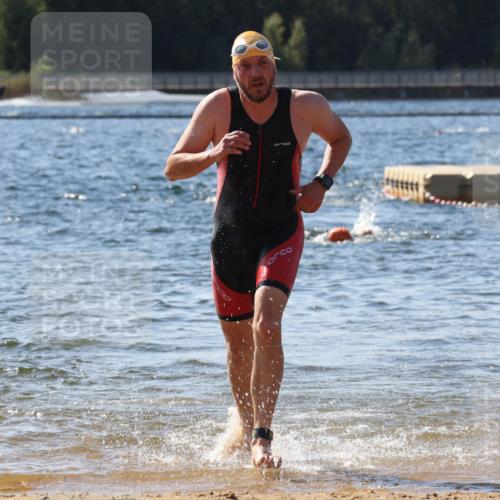 07.09.2025 - 19. Norderstedt Triathlon Luisa Fischer http://msf.ph/oto/8753383 07.09.2025 11:39:43 Schwimmen 802, 1233 meine-sportfotos.de