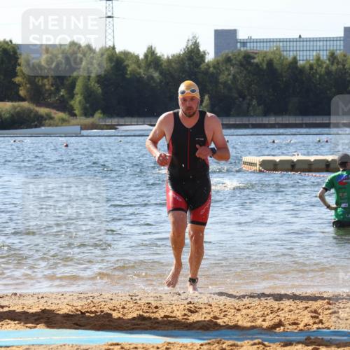 07.09.2025 - 19. Norderstedt Triathlon Luisa Fischer http://msf.ph/oto/8753395 07.09.2025 11:39:44 Schwimmen 802, 1233 meine-sportfotos.de