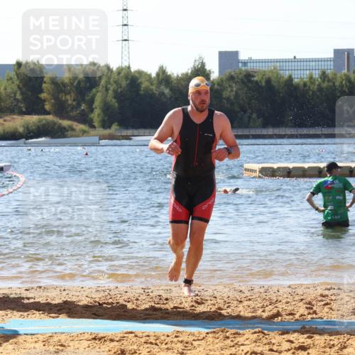 07.09.2025 - 19. Norderstedt Triathlon Luisa Fischer http://msf.ph/oto/8753406 07.09.2025 11:39:44 Schwimmen 802, 1233 meine-sportfotos.de