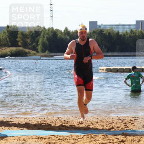 07.09.2025 - 19. Norderstedt Triathlon Luisa Fischer http://msf.ph/oto/8753409 07.09.2025 11:39:45 Schwimmen 802, 1233 meine-sportfotos.de