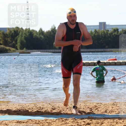 07.09.2025 - 19. Norderstedt Triathlon Luisa Fischer http://msf.ph/oto/8753419 07.09.2025 11:39:46 Schwimmen 802, 1233 meine-sportfotos.de