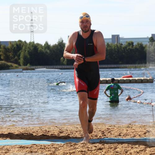 07.09.2025 - 19. Norderstedt Triathlon Luisa Fischer http://msf.ph/oto/8753427 07.09.2025 11:39:46 Schwimmen 802, 1233 meine-sportfotos.de