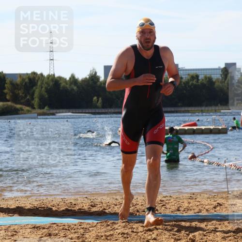 07.09.2025 - 19. Norderstedt Triathlon Luisa Fischer http://msf.ph/oto/8753430 07.09.2025 11:39:46 Schwimmen 802, 1233 meine-sportfotos.de