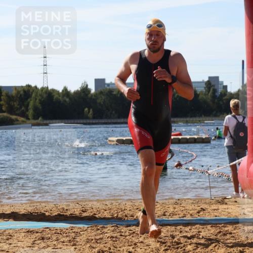 07.09.2025 - 19. Norderstedt Triathlon Luisa Fischer http://msf.ph/oto/8753435 07.09.2025 11:39:47 Schwimmen 802, 1233 meine-sportfotos.de