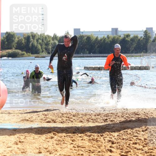 07.09.2025 - 19. Norderstedt Triathlon Luisa Fischer http://msf.ph/oto/8753441 07.09.2025 15:37:39 Schwimmen 1552, 1597, 1600 meine-sportfotos.de
