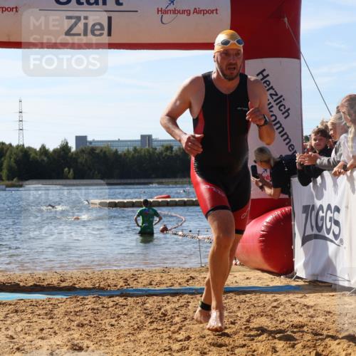 07.09.2025 - 19. Norderstedt Triathlon Luisa Fischer http://msf.ph/oto/8753442 07.09.2025 11:39:47 Schwimmen 802, 1233 meine-sportfotos.de