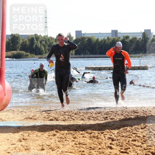 07.09.2025 - 19. Norderstedt Triathlon Luisa Fischer http://msf.ph/oto/8753444 07.09.2025 15:37:39 Schwimmen 1552, 1597, 1600 meine-sportfotos.de