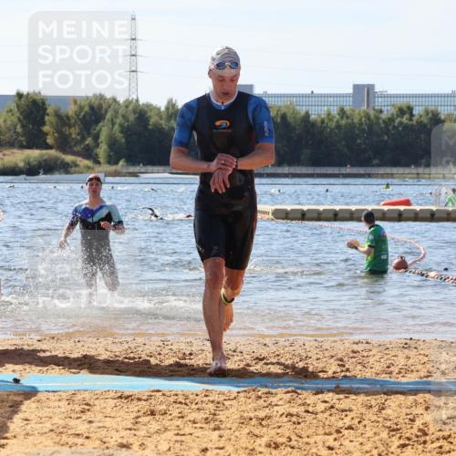 07.09.2025 - 19. Norderstedt Triathlon Luisa Fischer http://msf.ph/oto/8753598 07.09.2025 11:40:48 Schwimmen 215, 741 meine-sportfotos.de