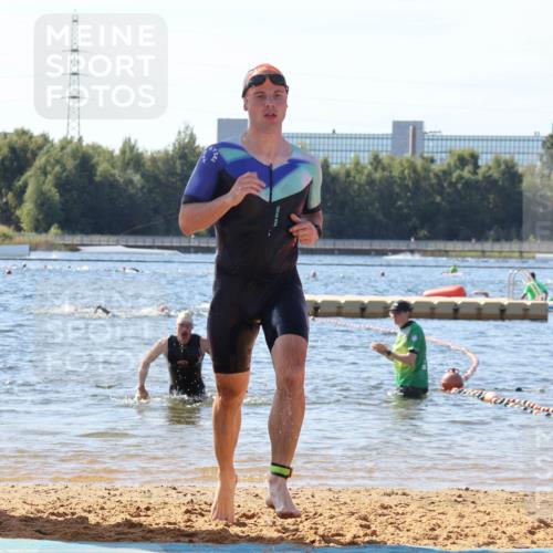 07.09.2025 - 19. Norderstedt Triathlon Luisa Fischer http://msf.ph/oto/8753643 07.09.2025 11:40:52 Schwimmen 215, 741 meine-sportfotos.de