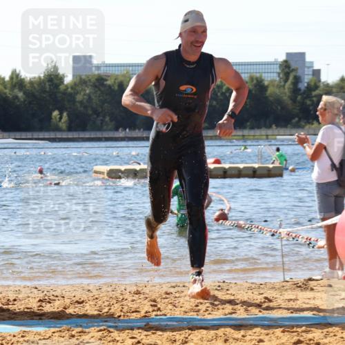 07.09.2025 - 19. Norderstedt Triathlon Luisa Fischer http://msf.ph/oto/8753683 07.09.2025 11:40:59 Schwimmen 151, 215, 741 meine-sportfotos.de
