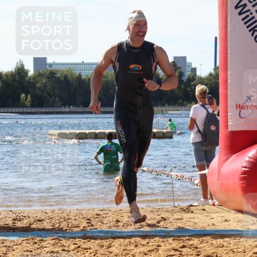 07.09.2025 - 19. Norderstedt Triathlon Luisa Fischer http://msf.ph/oto/8753689 07.09.2025 11:40:59 Schwimmen 151, 215, 741 meine-sportfotos.de