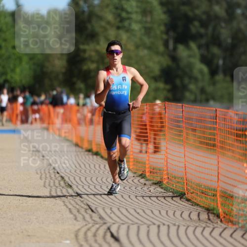 07.09.2025 - 19. Norderstedt Triathlon Michael Strokosch http://msf.ph/oto/8753732 07.09.2025 10:39:39 Laufen 654, 677 meine-sportfotos.de