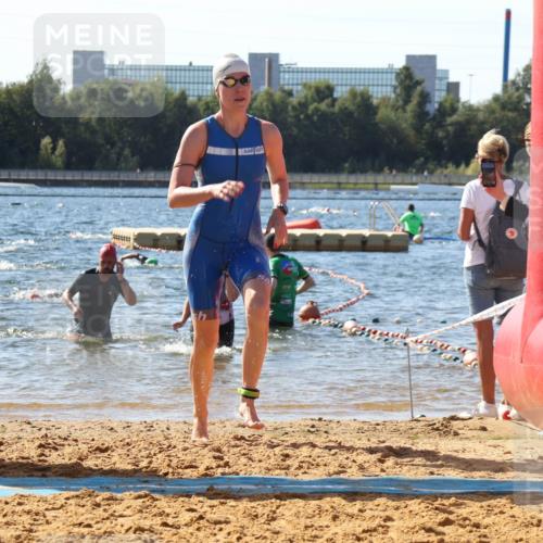 07.09.2025 - 19. Norderstedt Triathlon Luisa Fischer http://msf.ph/oto/8753763 07.09.2025 11:41:34 Schwimmen 302, 1249 meine-sportfotos.de