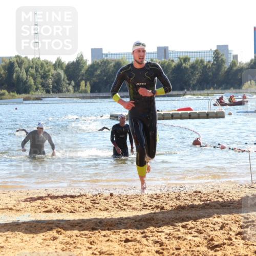 07.09.2025 - 19. Norderstedt Triathlon Luisa Fischer http://msf.ph/oto/8753942 07.09.2025 15:38:34 Schwimmen 1057, 1063, 1098, 1570, 1571, 1586, 1606 meine-sportfotos.de