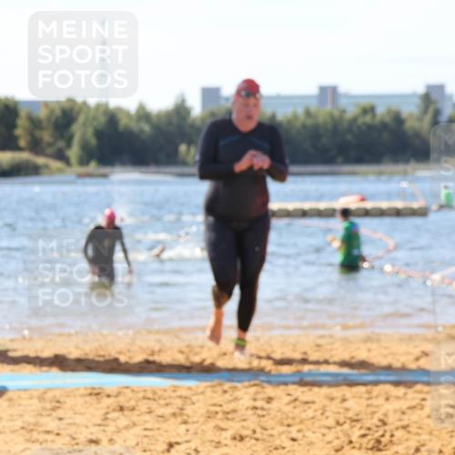 07.09.2025 - 19. Norderstedt Triathlon Luisa Fischer http://msf.ph/oto/8753965 07.09.2025 11:41:54 Schwimmen 792, 1367, 1386 meine-sportfotos.de