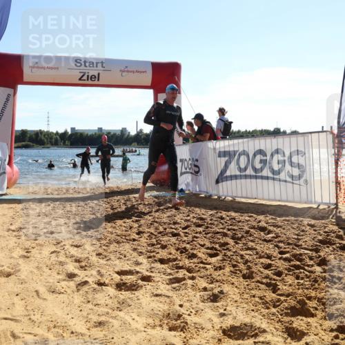 07.09.2025 - 19. Norderstedt Triathlon Luisa Fischer http://msf.ph/oto/8754028 07.09.2025 15:39:01 Schwimmen 1061, 1612, 1619 meine-sportfotos.de