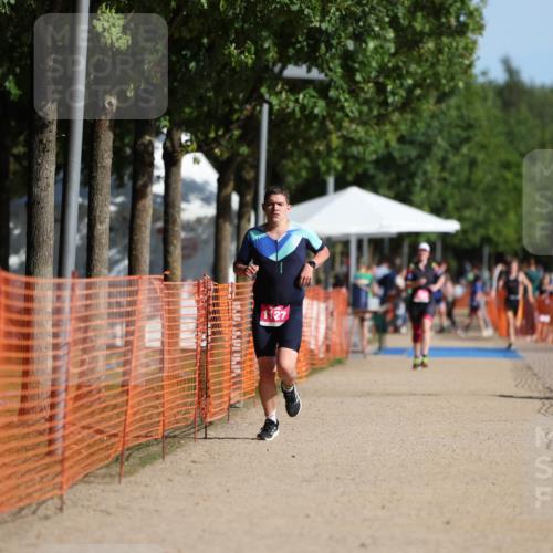 07.09.2025 - 19. Norderstedt Triathlon Michael Strokosch http://msf.ph/oto/8754064 07.09.2025 10:40:09 Laufen 664, 1127 meine-sportfotos.de