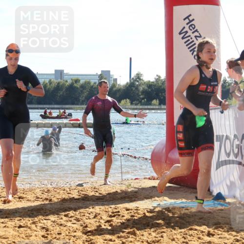 07.09.2025 - 19. Norderstedt Triathlon Luisa Fischer http://msf.ph/oto/8754082 07.09.2025 15:39:15 Schwimmen 1053, 1061, 1072, 1612, 1614 meine-sportfotos.de