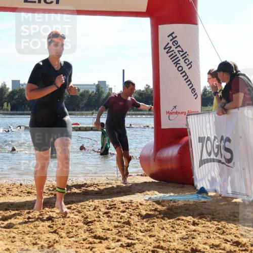 07.09.2025 - 19. Norderstedt Triathlon Luisa Fischer http://msf.ph/oto/8754092 07.09.2025 15:39:16 Schwimmen 1053, 1061, 1072, 1614 meine-sportfotos.de