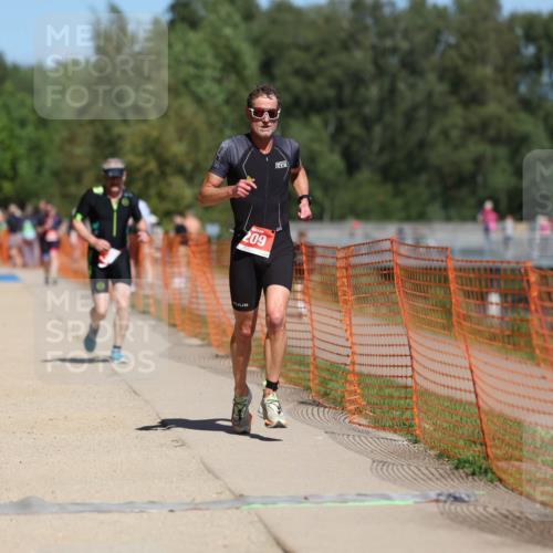 07.09.2025 - 19. Norderstedt Triathlon Michael Strokosch http://msf.ph/oto/8754193 07.09.2025 13:10:38 Laufen 208, 209, 247 meine-sportfotos.de