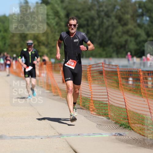 07.09.2025 - 19. Norderstedt Triathlon Michael Strokosch http://msf.ph/oto/8754212 07.09.2025 13:10:38 Laufen 208, 209, 247 meine-sportfotos.de