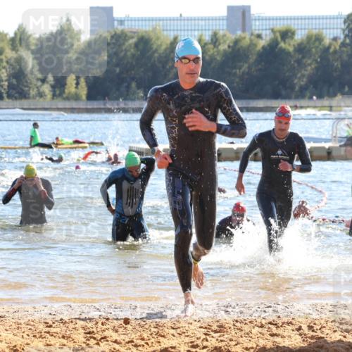 07.09.2025 - 19. Norderstedt Triathlon Luisa Fischer http://msf.ph/oto/8754379 07.09.2025 15:39:59 Schwimmen 1573, 1620, 1625 meine-sportfotos.de