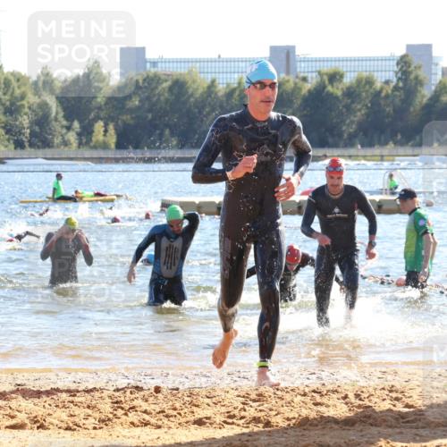 07.09.2025 - 19. Norderstedt Triathlon Luisa Fischer http://msf.ph/oto/8754383 07.09.2025 15:40:00 Schwimmen 1573, 1620, 1625 meine-sportfotos.de