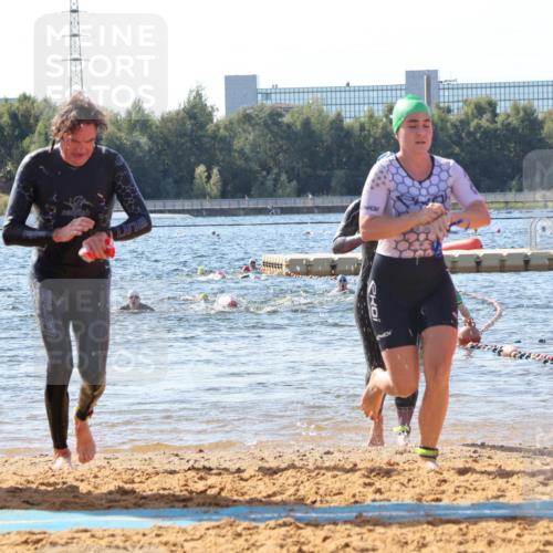 07.09.2025 - 19. Norderstedt Triathlon Luisa Fischer http://msf.ph/oto/8754405 07.09.2025 11:42:46 Schwimmen 738, 1294, 1379 meine-sportfotos.de