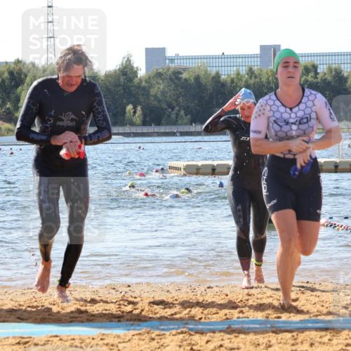 07.09.2025 - 19. Norderstedt Triathlon Luisa Fischer http://msf.ph/oto/8754409 07.09.2025 11:42:46 Schwimmen 738, 1294, 1379 meine-sportfotos.de