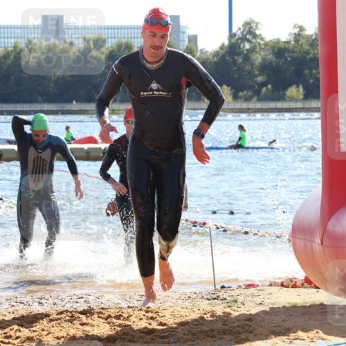 07.09.2025 - 19. Norderstedt Triathlon Luisa Fischer http://msf.ph/oto/8754418 07.09.2025 15:40:03 Schwimmen 1553, 1573, 1577, 1620, 1625 meine-sportfotos.de