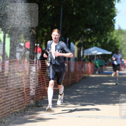 07.09.2025 - 19. Norderstedt Triathlon Michael Strokosch http://msf.ph/oto/8754441 07.09.2025 14:52:38 Laufen 993, 1421, 1468 meine-sportfotos.de