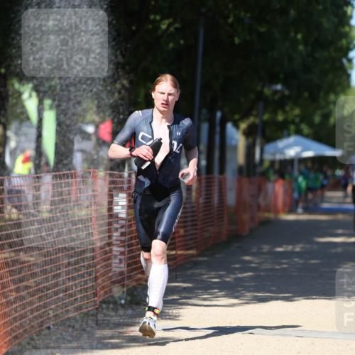 07.09.2025 - 19. Norderstedt Triathlon Michael Strokosch http://msf.ph/oto/8754457 07.09.2025 14:52:39 Laufen 993, 1421, 1468 meine-sportfotos.de