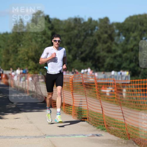 07.09.2025 - 19. Norderstedt Triathlon Michael Strokosch http://msf.ph/oto/8754567 07.09.2025 14:52:43 Laufen 1421, 1468 meine-sportfotos.de
