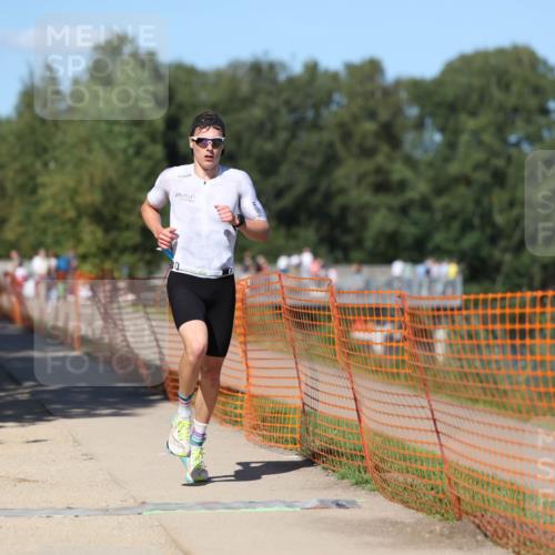07.09.2025 - 19. Norderstedt Triathlon Michael Strokosch http://msf.ph/oto/8754579 07.09.2025 14:52:43 Laufen 1421, 1468 meine-sportfotos.de