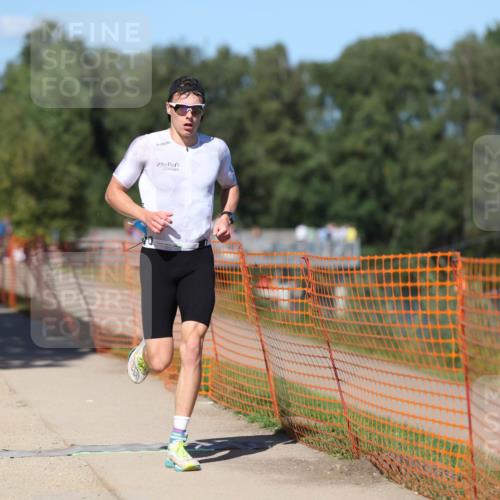 07.09.2025 - 19. Norderstedt Triathlon Michael Strokosch http://msf.ph/oto/8754609 07.09.2025 14:52:44 Laufen 1421 meine-sportfotos.de
