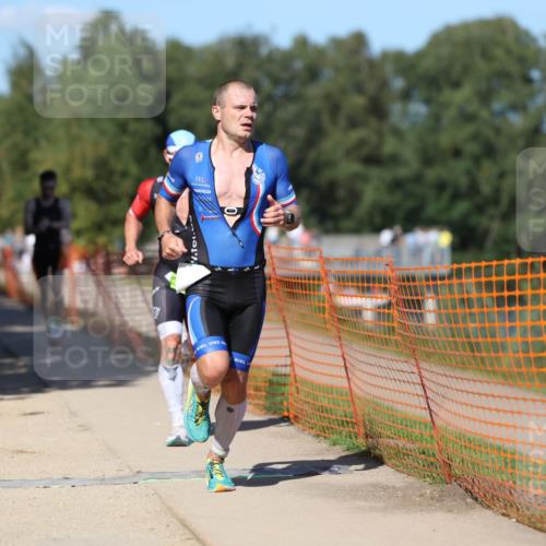 07.09.2025 - 19. Norderstedt Triathlon Michael Strokosch http://msf.ph/oto/8754757 07.09.2025 14:53:00 Laufen 969, 1002, 1041 meine-sportfotos.de