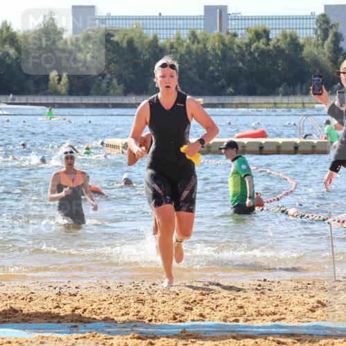 07.09.2025 - 19. Norderstedt Triathlon Luisa Fischer http://msf.ph/oto/8754784 07.09.2025 11:43:44 Schwimmen 261, 699, 1213, 1224, 1387 meine-sportfotos.de
